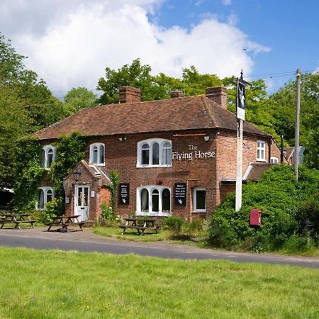 The Flying Horse Inn Boughton Aulph 외부 사진