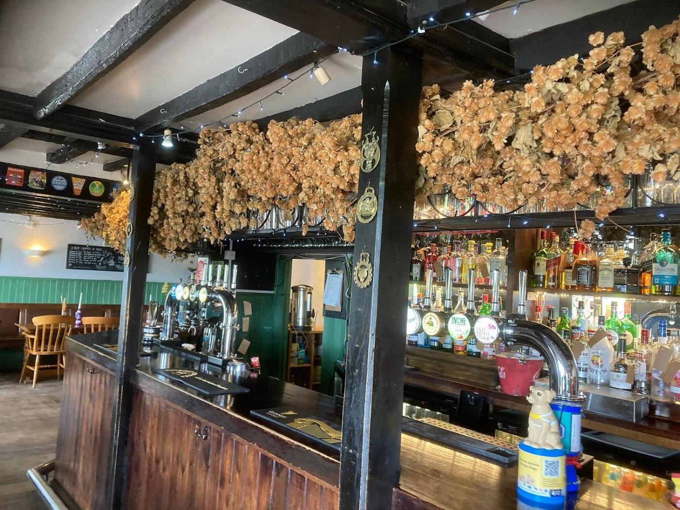 The Flying Horse Inn Boughton Aulph 외부 사진