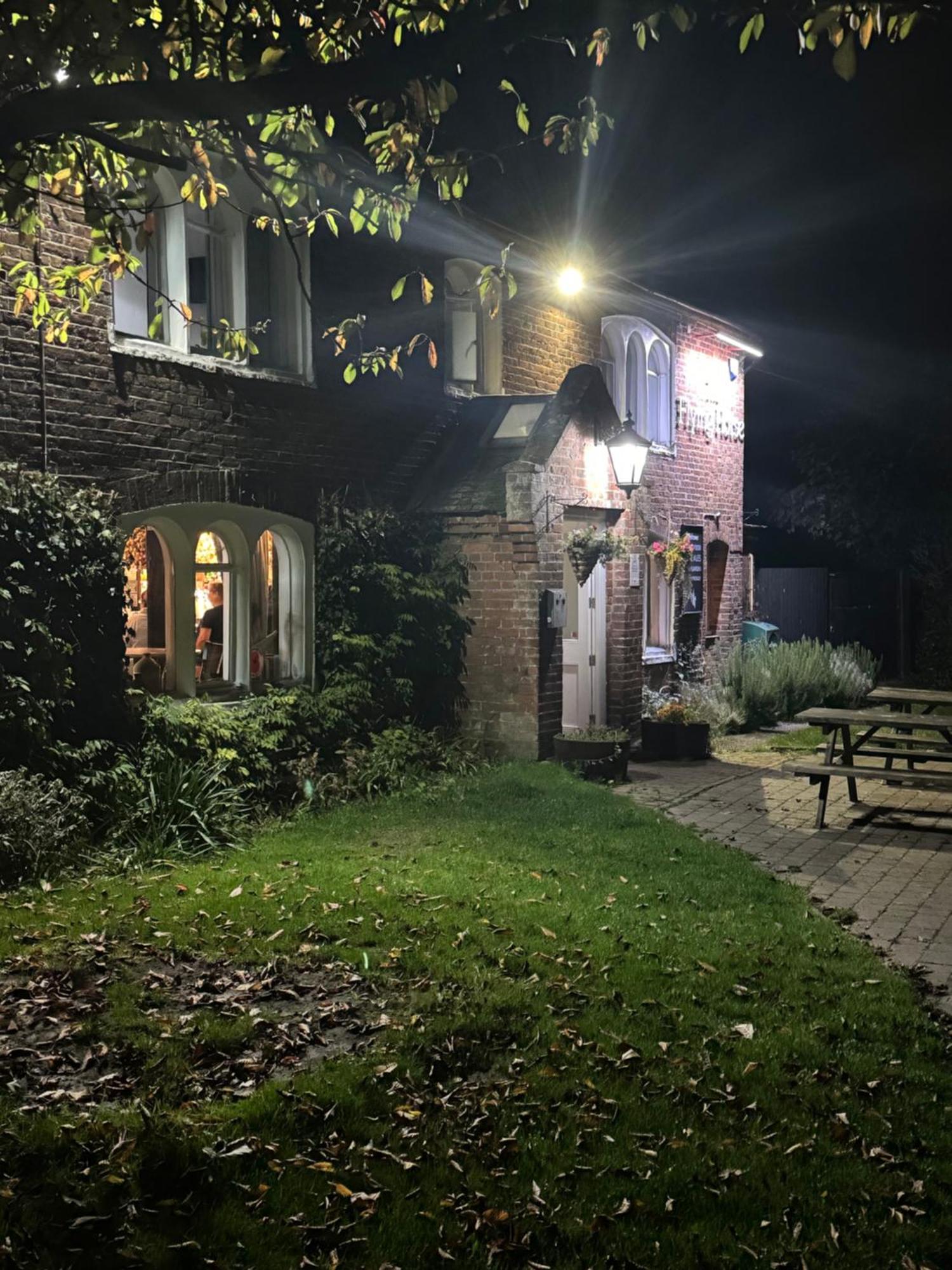 The Flying Horse Inn Boughton Aulph 외부 사진